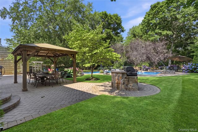 11 Tern Court, East Islip, NY 11730