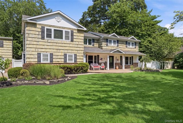 11 Tern Court, East Islip, NY 11730