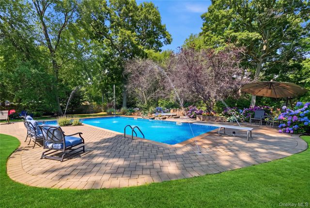 11 Tern Court, East Islip, NY 11730