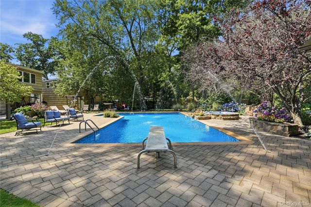 11 Tern Court, East Islip, NY 11730
