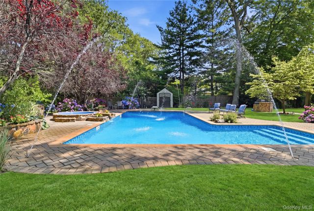 11 Tern Court, East Islip, NY 11730