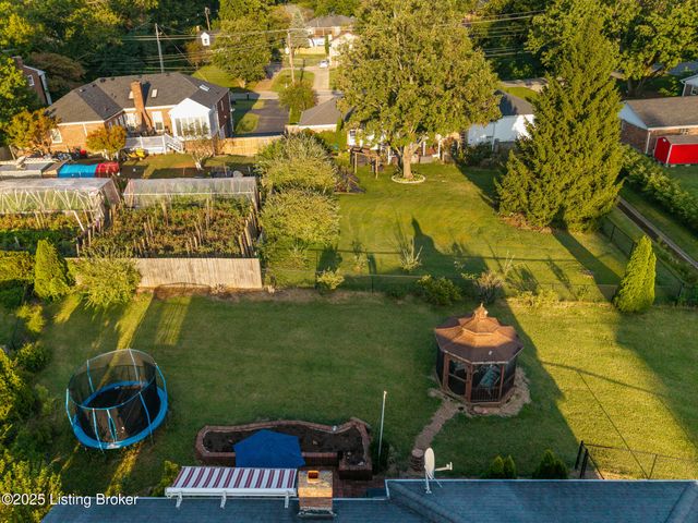 8909 Gonewind Ct, Jeffersontown, KY 40299