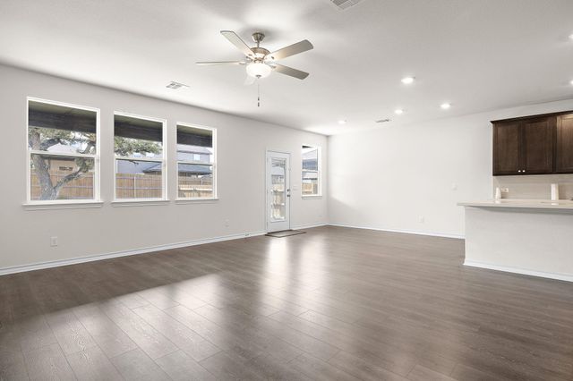 316 Caisson TRL, Liberty Hill, TX 78642