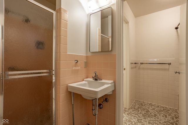 8530 Washington Boulevard, Indianapolis, IN 46240