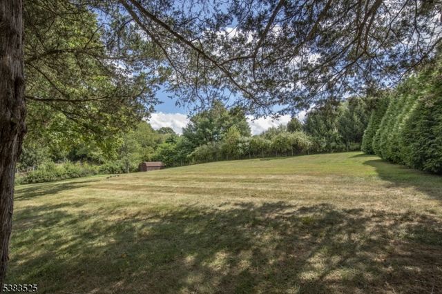 10 Deer Path, Peapack Gladstone Boro, NJ 07934