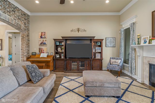 604 Dumaine Drive, Bossier City, LA 71111