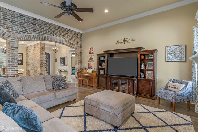 604 Dumaine Drive, Bossier City, LA 71111