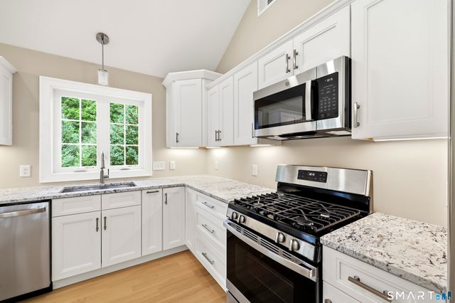 672 Vernon Street, Manchester, CT 06042
