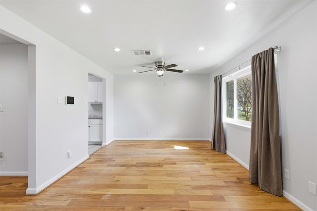 3055 Cliff Creek Drive, Dallas, TX 75233