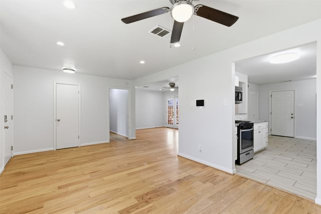 3055 Cliff Creek Drive, Dallas, TX 75233