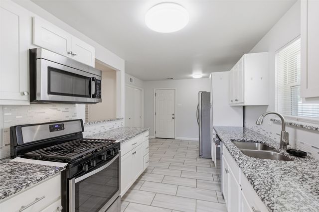 3055 Cliff Creek Drive, Dallas, TX 75233