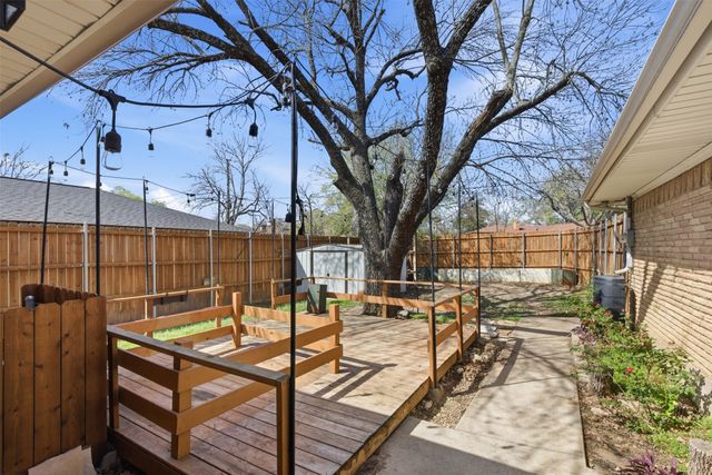 3055 Cliff Creek Drive, Dallas, TX 75233