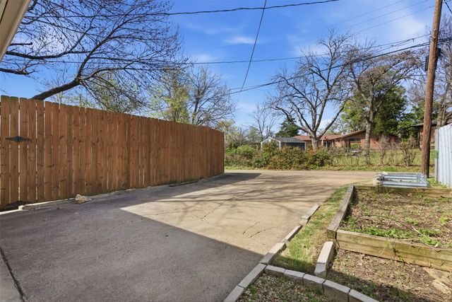 3055 Cliff Creek Drive, Dallas, TX 75233