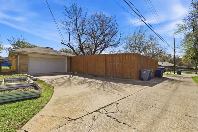 3055 Cliff Creek Drive, Dallas, TX 75233