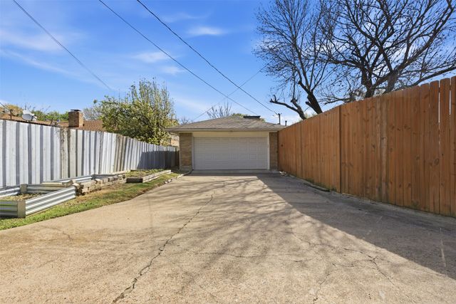 3055 Cliff Creek Drive, Dallas, TX 75233