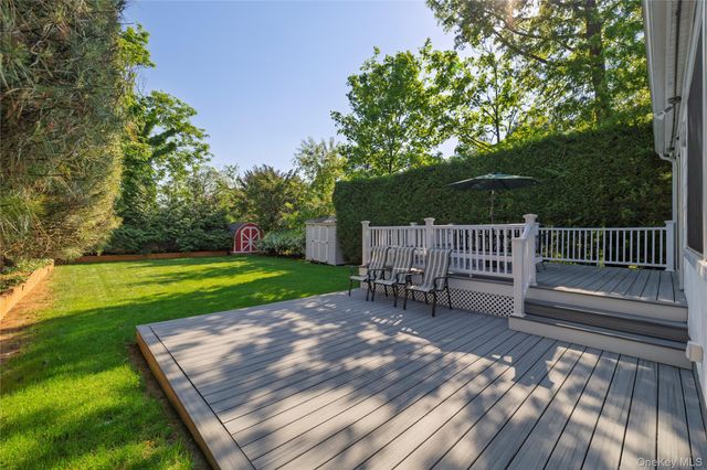 19 Saint Thomas Place, Malverne, NY 11565