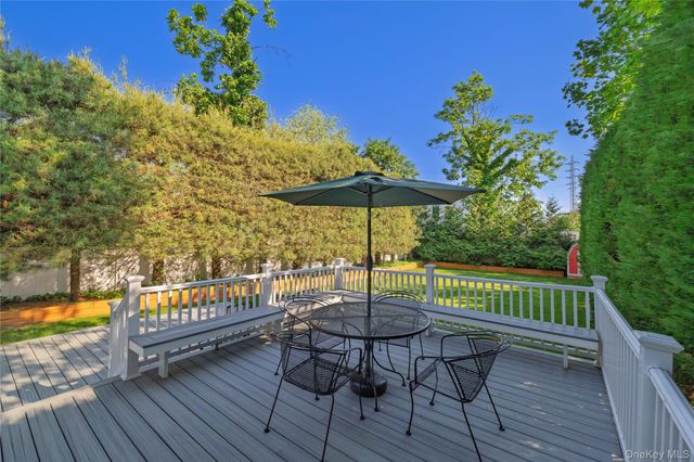 19 Saint Thomas Place, Malverne, NY 11565
