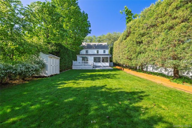 19 Saint Thomas Place, Malverne, NY 11565