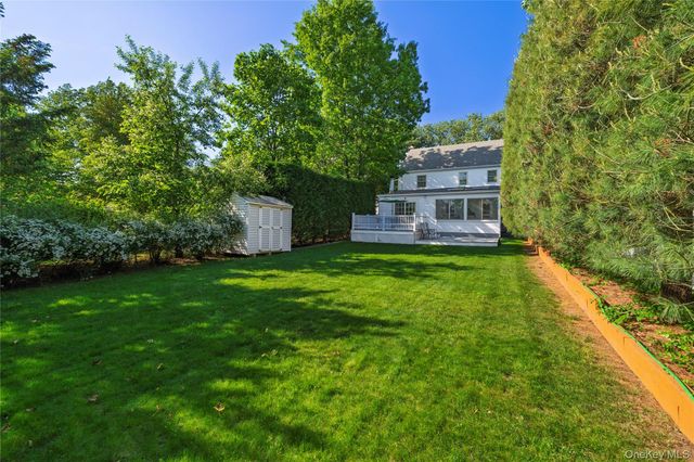 19 Saint Thomas Place, Malverne, NY 11565