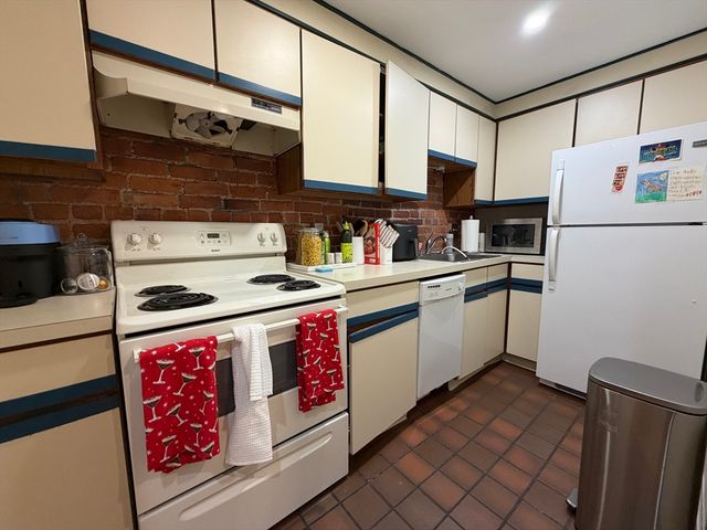 90 Gainsborough 201e, Boston, MA 02115