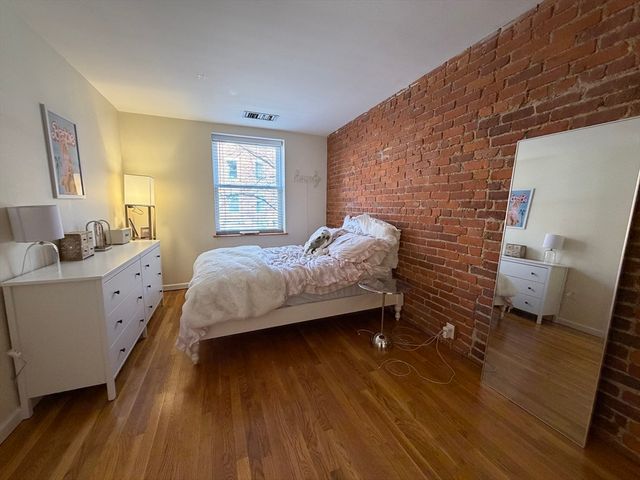 90 Gainsborough 201e, Boston, MA 02115