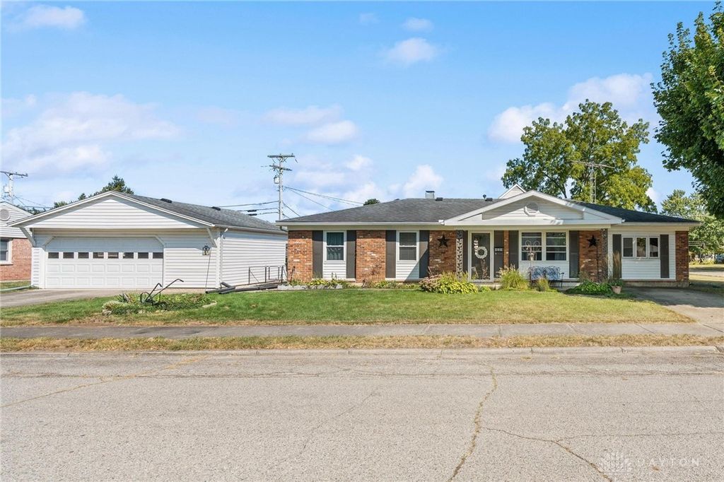 429 Forrest Lane, Troy, OH 45373