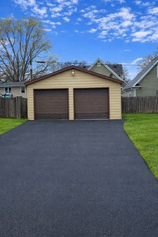 319 N Lord Avenue, Carpentersville, IL 60110