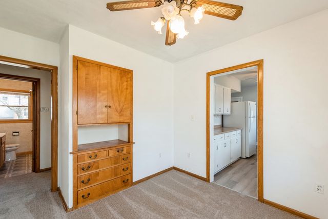 319 N Lord Avenue, Carpentersville, IL 60110