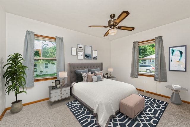 319 N Lord Avenue, Carpentersville, IL 60110