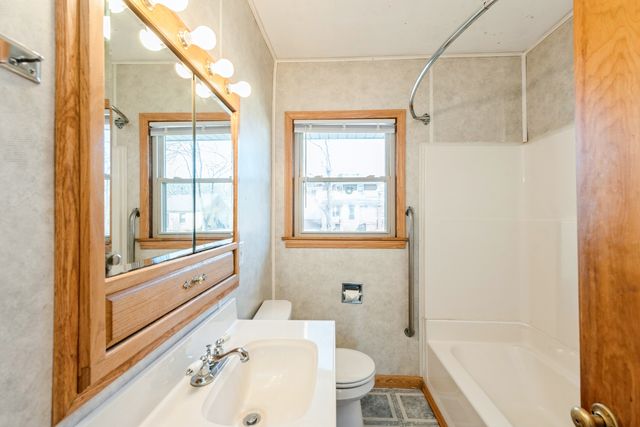 319 N Lord Avenue, Carpentersville, IL 60110