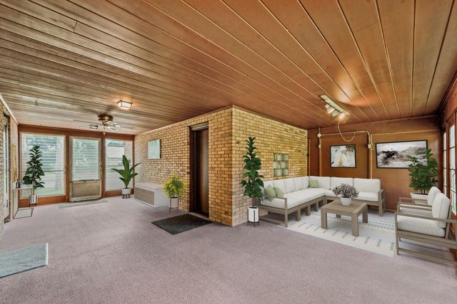 319 N Lord Avenue, Carpentersville, IL 60110