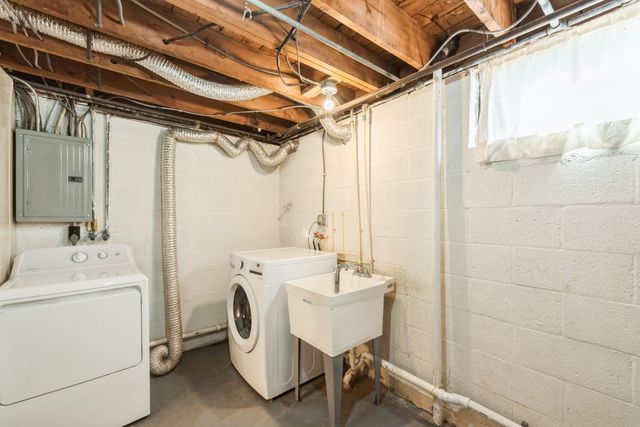 319 N Lord Avenue, Carpentersville, IL 60110