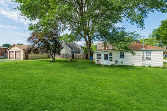 319 N Lord Avenue, Carpentersville, IL 60110