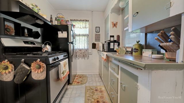 319 N Lord Avenue, Carpentersville, IL 60110
