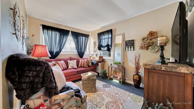 319 N Lord Avenue, Carpentersville, IL 60110