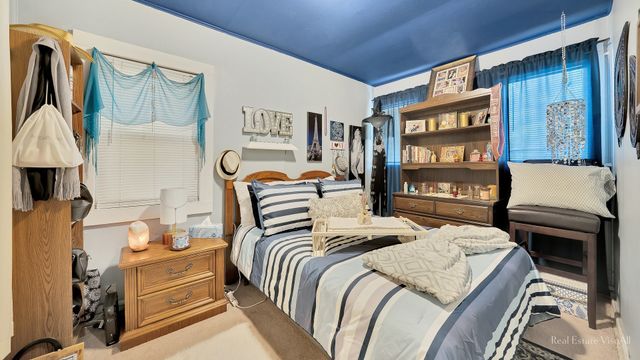 319 N Lord Avenue, Carpentersville, IL 60110