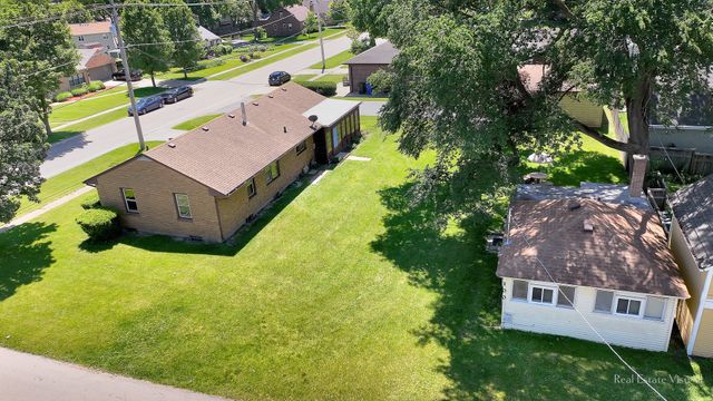 319 N Lord Avenue, Carpentersville, IL 60110