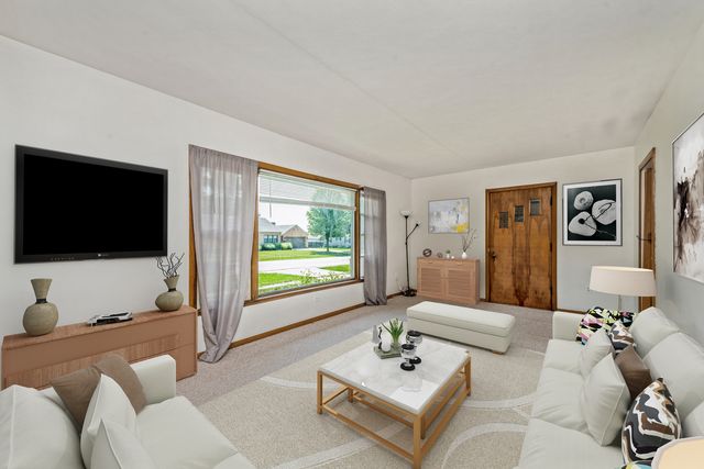 319 N Lord Avenue, Carpentersville, IL 60110