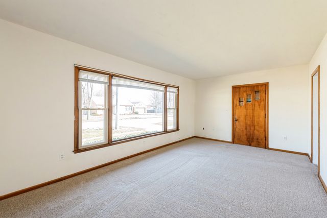 319 N Lord Avenue, Carpentersville, IL 60110