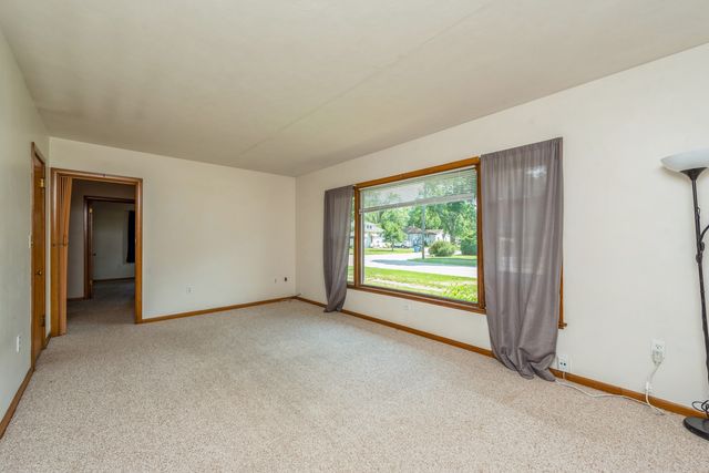 319 N Lord Avenue, Carpentersville, IL 60110