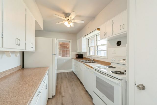 319 N Lord Avenue, Carpentersville, IL 60110