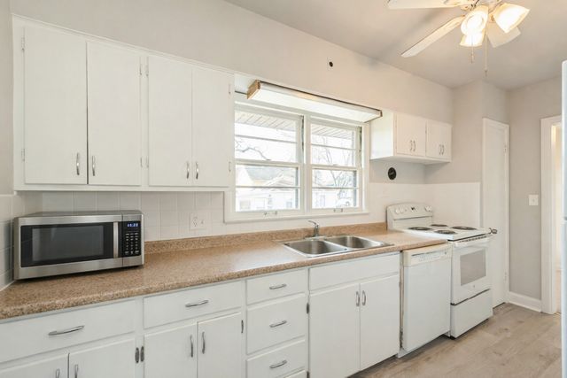 319 N Lord Avenue, Carpentersville, IL 60110