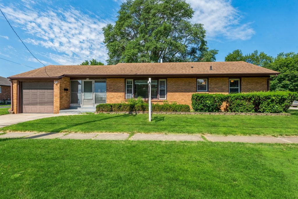 319 N Lord Avenue, Carpentersville, IL 60110