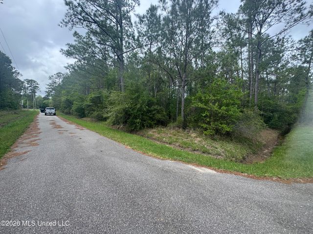 Nsn 10-12 Monroe Street, Waveland, MS 39576