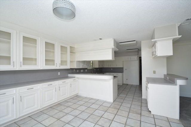 538 Longview Drive, Sugar Land, TX 77478
