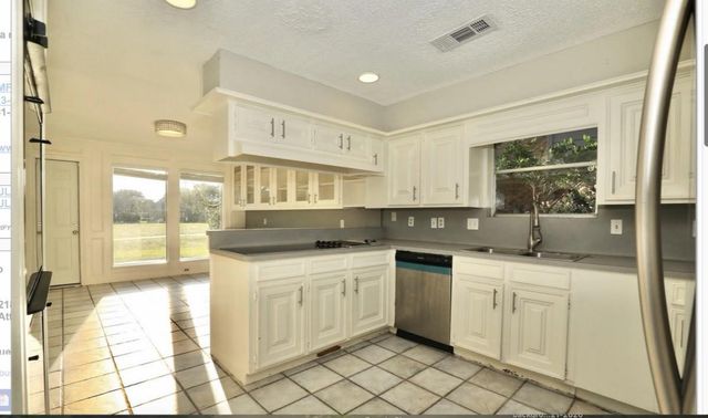 538 Longview Drive, Sugar Land, TX 77478