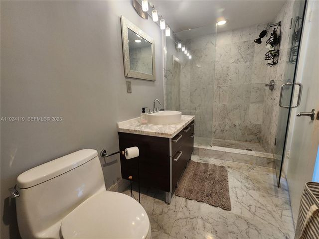 244 Biscayne Blvd 3006, Miami, FL 33132