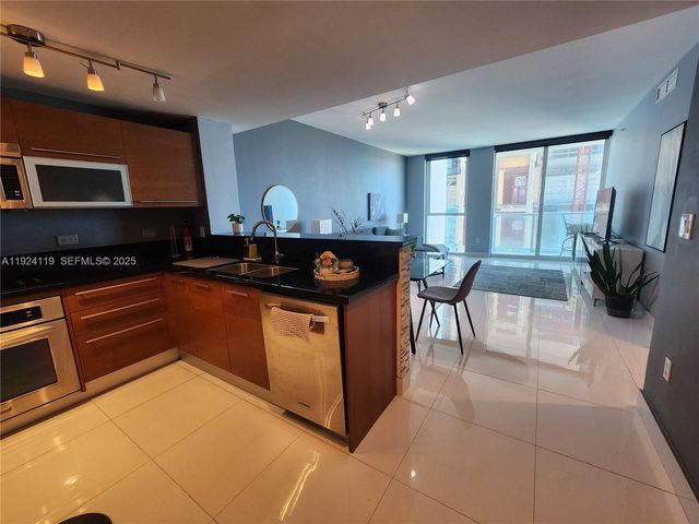 244 Biscayne Blvd 3006, Miami, FL 33132