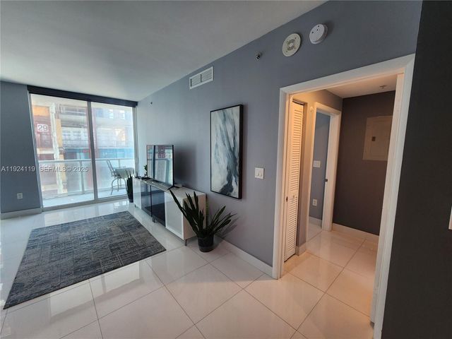 244 Biscayne Blvd 3006, Miami, FL 33132