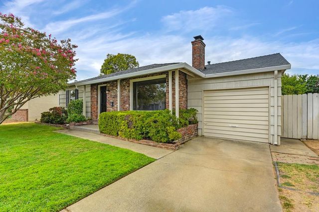 5330 Carmen Way, Sacramento, CA 95822